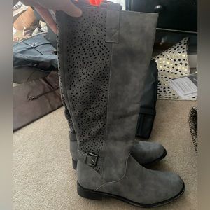 🧁 NWOT Grey winter boots size 8.5 -